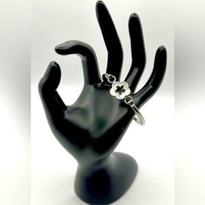 Quaint 925 Silver Bracelet Designed with a Silver Flower/Daisey